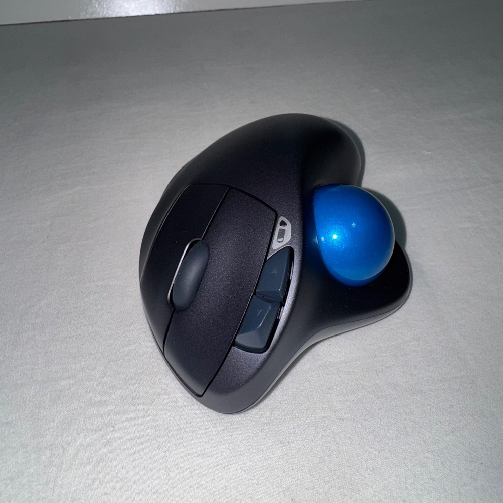 Logitech M570 Wireless Trackball Mouse Ergonomic -Tested Works No Battery Cover*